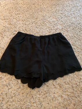 LC Lauren Conrad Black Scalloped Hem Shorts